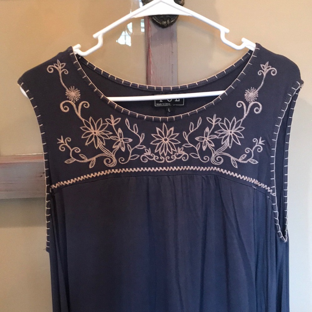 Sleeveless shirt